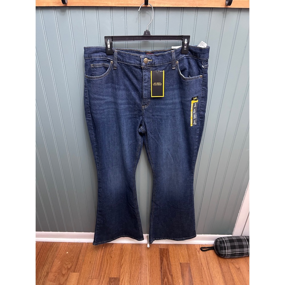 Lee Legendary Style Flare Jeans Women's Size 18 Short Dark Wash Denim